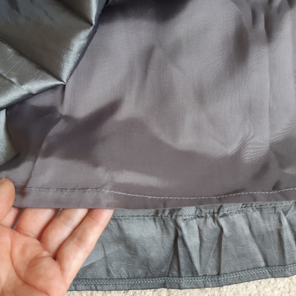 Beautiful silver grey skirt - Picture 3 of 8